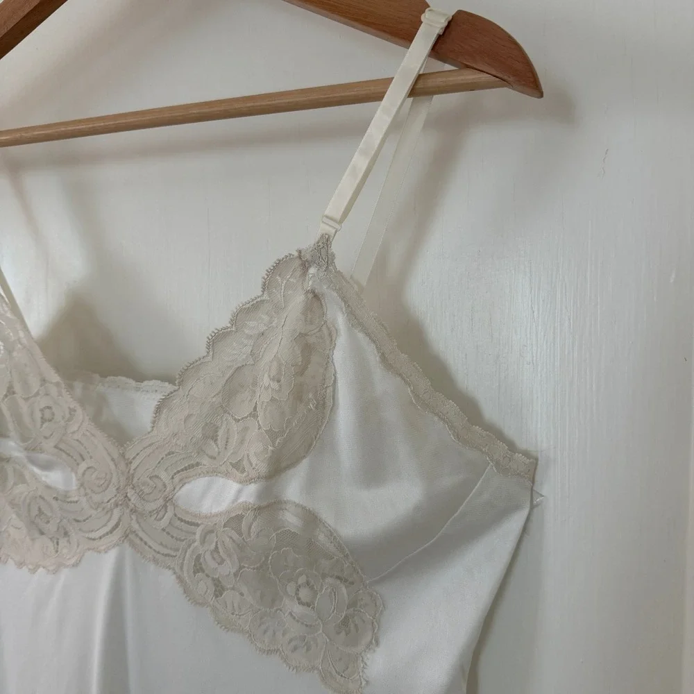 Vntg White Lace Trim Slip Dress Lingerie Floral Scalloped Hem Sz S Retro, Vampy - Picture 4 of 7